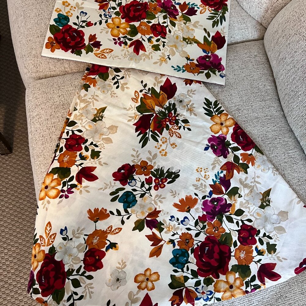 Pioneer Woman 70" Round Tablecloth and One Placemat Country Floral Flower Garden